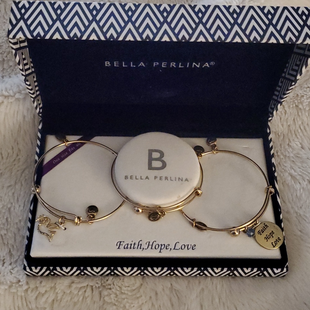 New Bella Perlina 3 Faith Hope Love Bracelet Set 15$